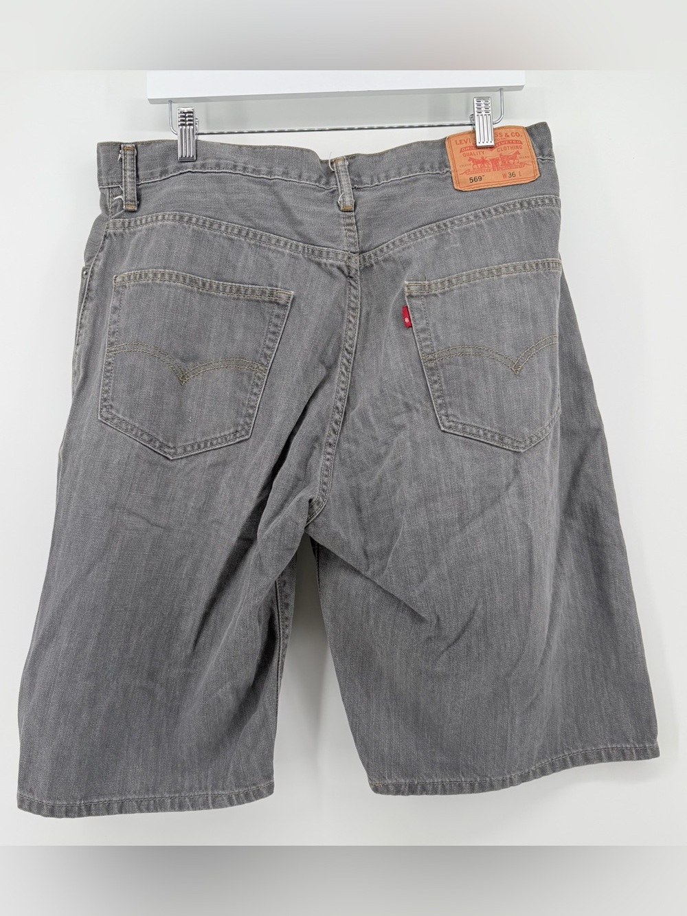 Levis Size 36 Gray 569 Loose Straight Denim Shorts Mens Baggy Skater Y2K Jorts - Picture 2 of 9